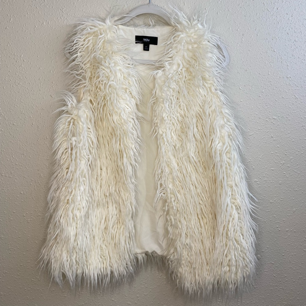 Faux fur mob wife vest | Mossimo | cream | size small
